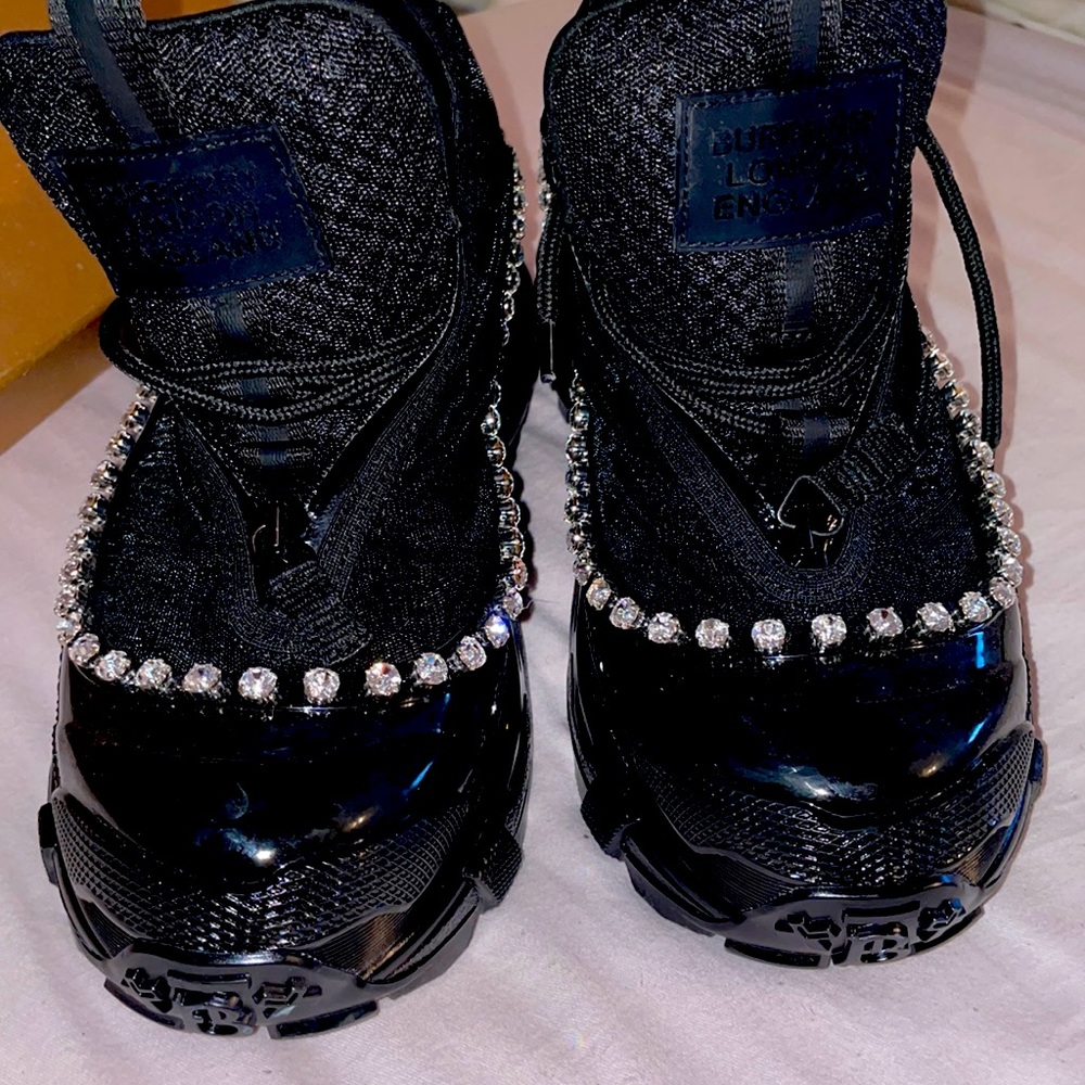 Burberry Arthur 2 size 37 black with rhinestone